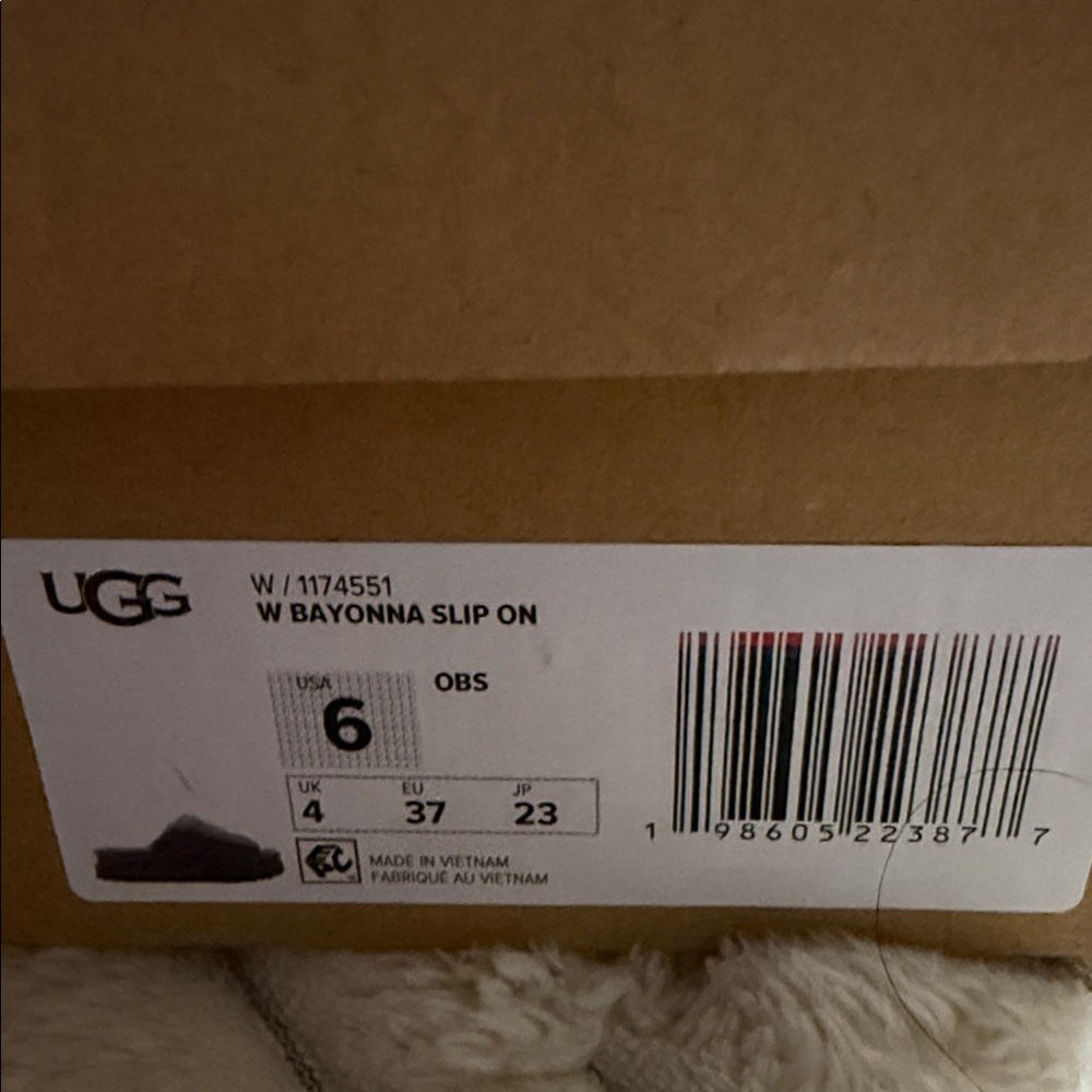 UGG Bayonna Slip-On in grey sz 6 - Picture 6 of 6